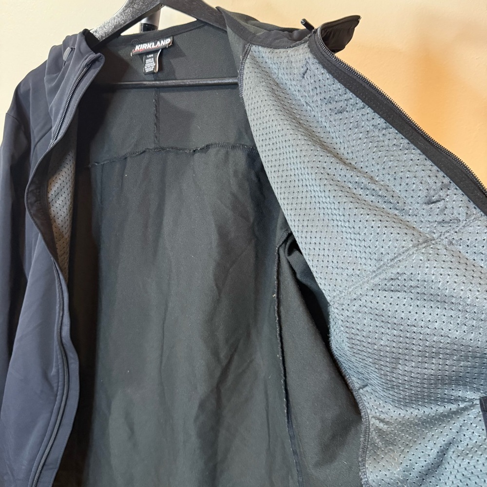 Kirkland Signature Men's Dark Blue Windbreaker - Picture 4 of 10